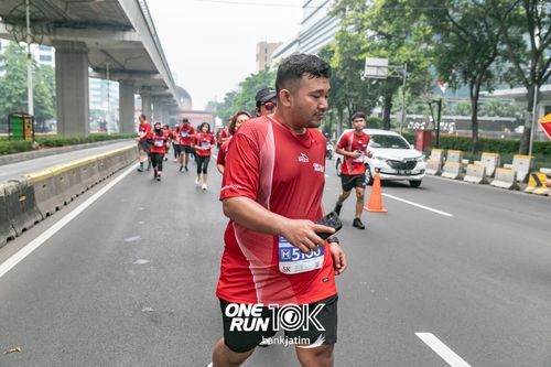 Race photo from ONE RUN 10 K