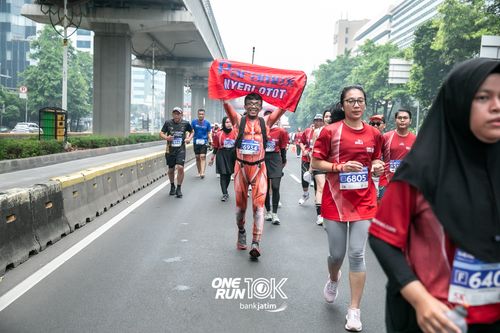 Race photo from ONE RUN 10 K