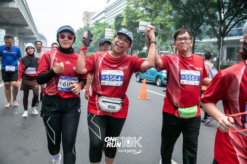 Race photo from ONE RUN 10 K