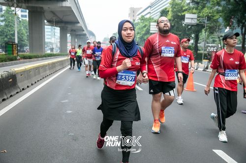 Race photo from ONE RUN 10 K