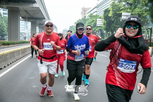 Race photo from ONE RUN 10 K