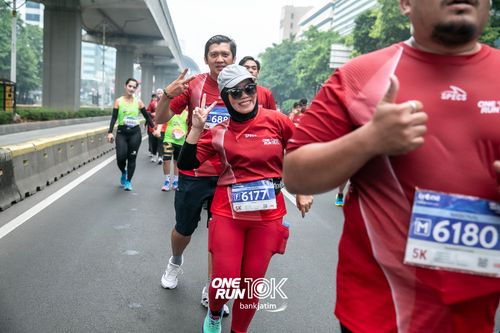 Race photo from ONE RUN 10 K