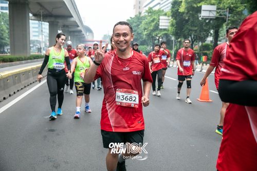 Race photo from ONE RUN 10 K