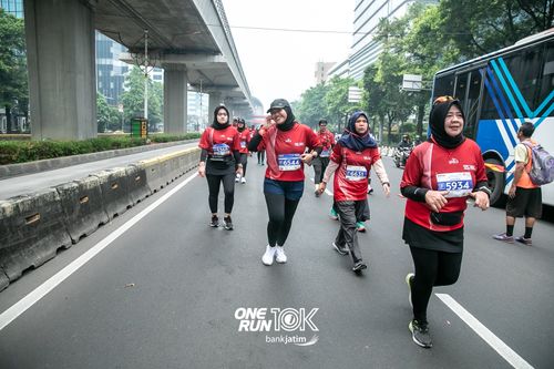 Race photo from ONE RUN 10 K