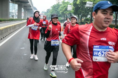 Race photo from ONE RUN 10 K
