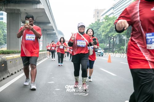 Race photo from ONE RUN 10 K
