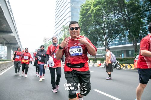 Race photo from ONE RUN 10 K