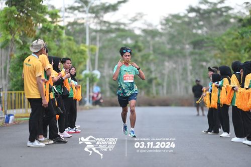 Race photo from Arutmin Borneo Run 2024