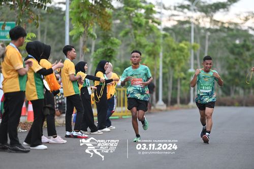 Race photo from Arutmin Borneo Run 2024