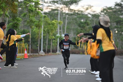Race photo from Arutmin Borneo Run 2024