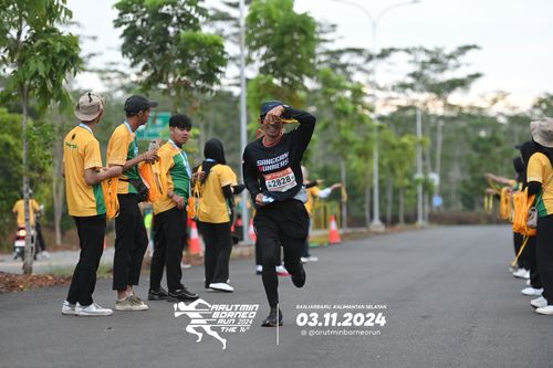 Race photo from Arutmin Borneo Run 2024
