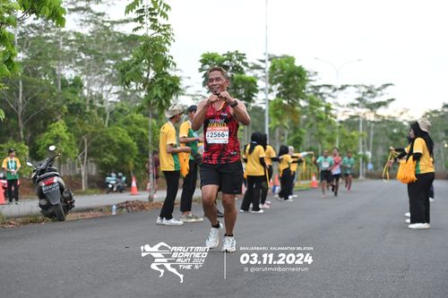 Race photo from Arutmin Borneo Run 2024