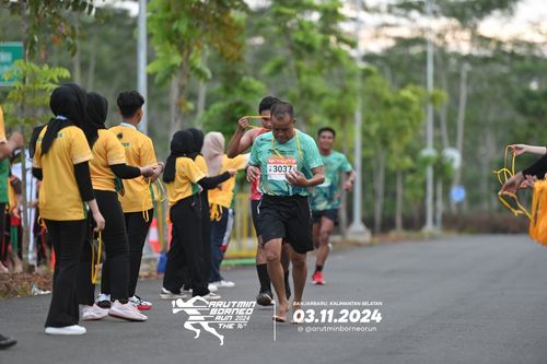 Race photo from Arutmin Borneo Run 2024