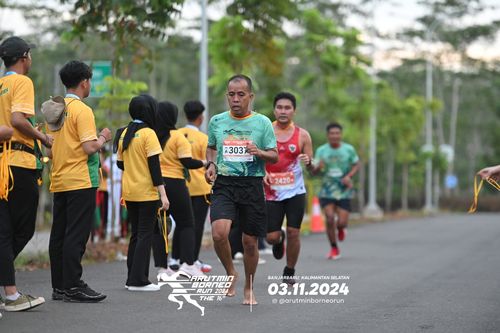 Race photo from Arutmin Borneo Run 2024