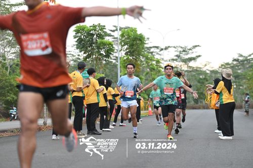 Race photo from Arutmin Borneo Run 2024