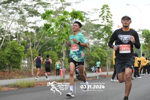 Race photo from Arutmin Borneo Run 2024
