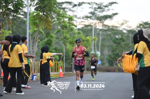 Race photo from Arutmin Borneo Run 2024