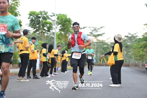 Race photo from Arutmin Borneo Run 2024