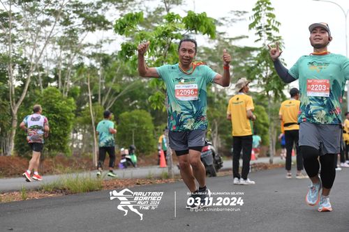 Race photo from Arutmin Borneo Run 2024