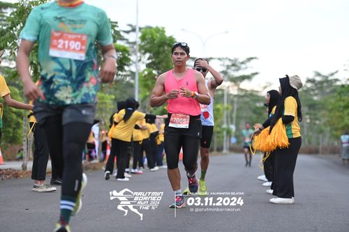 Race photo from Arutmin Borneo Run 2024