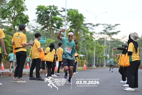 Race photo from Arutmin Borneo Run 2024