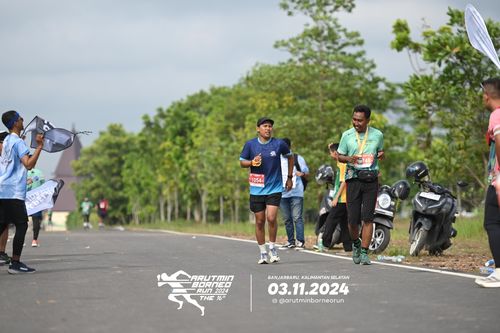 Race photo from Arutmin Borneo Run 2024