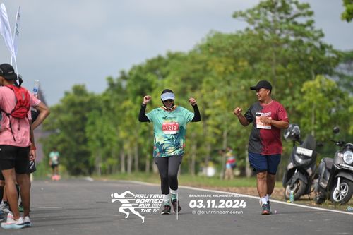 Race photo from Arutmin Borneo Run 2024
