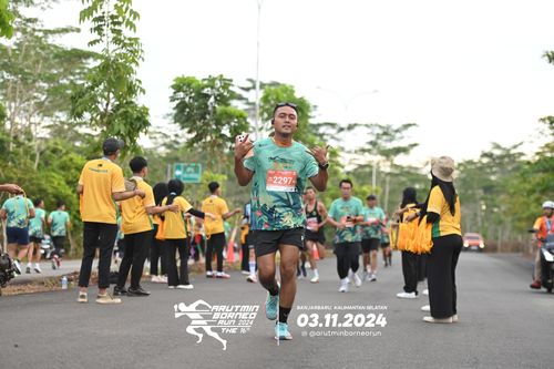 Race photo from Arutmin Borneo Run 2024