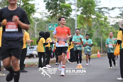 Race photo from Arutmin Borneo Run 2024