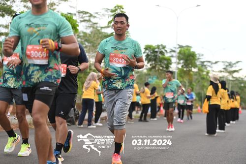 Race photo from Arutmin Borneo Run 2024