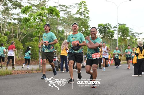 Race photo from Arutmin Borneo Run 2024