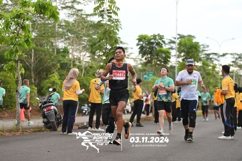 Race photo from Arutmin Borneo Run 2024