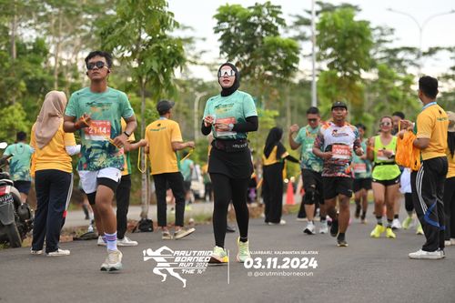 Race photo from Arutmin Borneo Run 2024