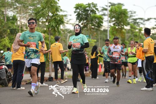 Race photo from Arutmin Borneo Run 2024