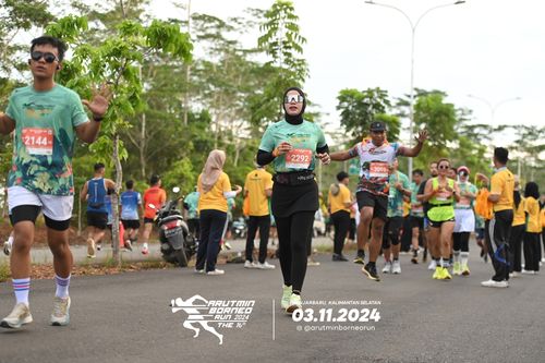 Race photo from Arutmin Borneo Run 2024