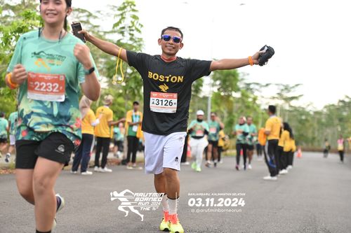 Race photo from Arutmin Borneo Run 2024