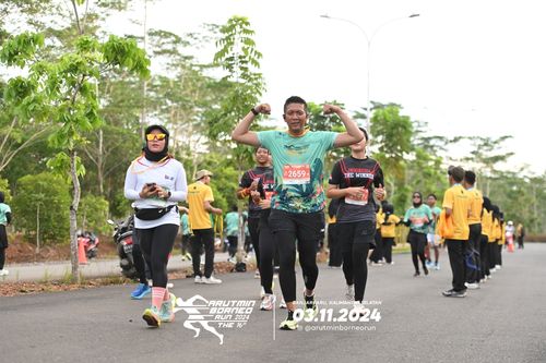 Race photo from Arutmin Borneo Run 2024