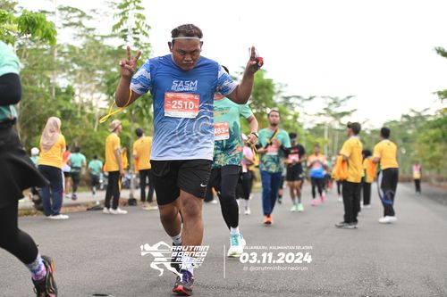 Race photo from Arutmin Borneo Run 2024