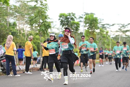 Race photo from Arutmin Borneo Run 2024