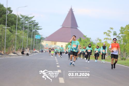 Race photo from Arutmin Borneo Run 2024