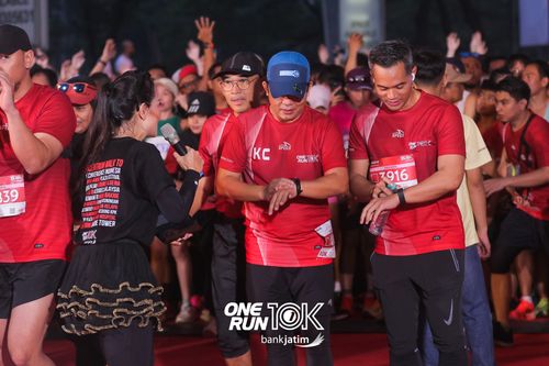 Race photo from ONE RUN 10 K