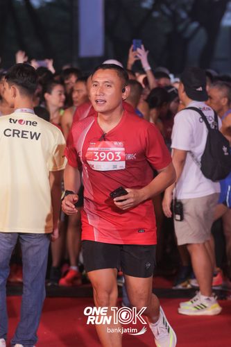 Race photo from ONE RUN 10 K