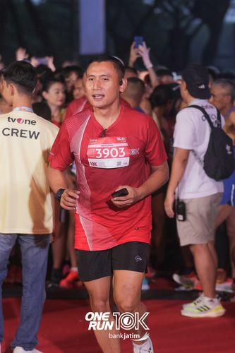 Race photo from ONE RUN 10 K