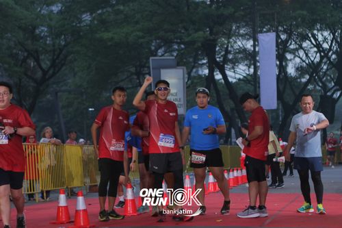 Race photo from ONE RUN 10 K