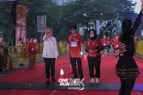Race photo from ONE RUN 10 K