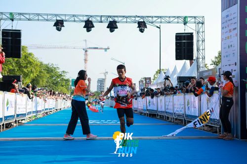 Race photo from PIK NITE RUN 2025