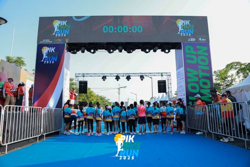 Race photo from PIK NITE RUN 2025