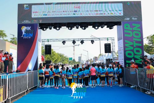 Race photo from PIK NITE RUN 2025