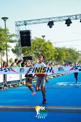 Race photo from PIK NITE RUN 2025
