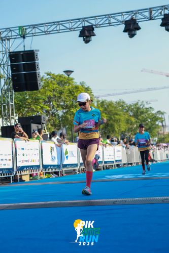 Race photo from PIK NITE RUN 2025